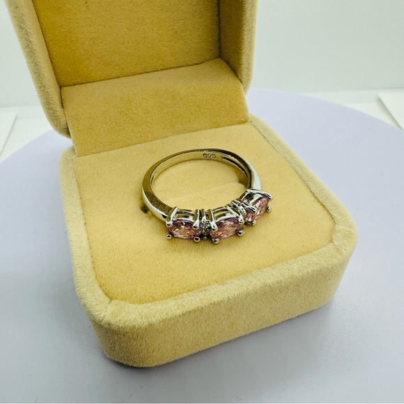 925 Sterling Silver Band with Pink Sapphires – Size 9. Classic & Trendy. - Picture 5 of 7